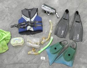 lot 100 image: Snorkeling gear - 2 sets of fins, 2 snorkels, 2 nice masks and nice SeaDoo life jacket