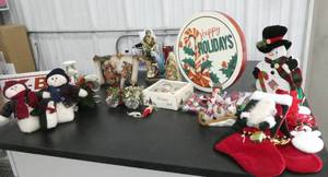 lot 109 image: Large Christmas collection of dcor and bulbs
