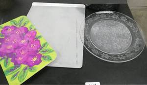 lot 114 image: Cookie sheet, 2 serving platters, group of 8 flour sack dish towels 2 dish cloths and a hot pad