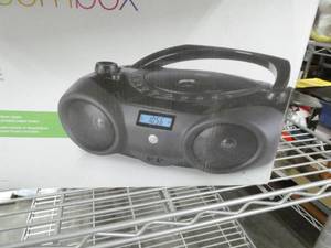 lot 125 image: Like new CD and Radio Boombox