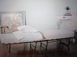 lot 8 image: luxor deluxe memoryforam folding ro...