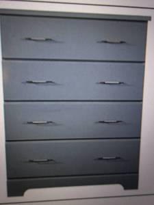 lot 29 image: Storkcraft Brookside 4 drawer dress...