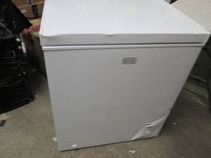 lot 45 image: Black and decker 5.1 cu, ft chest f...