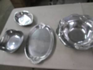 lot 96 image: 3 wilton dishes  and a mariposa bow...