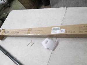 lot 173 image: Pull up bar, open box...
