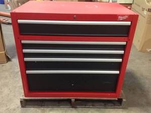 Milwaukee High Capacity 36 in. 5-Drawer Roller Cabinet Tool Chest not used see pictures