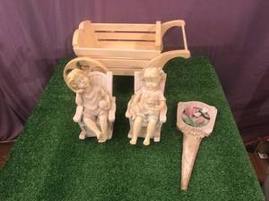 lot 18 image: Home Decor Items