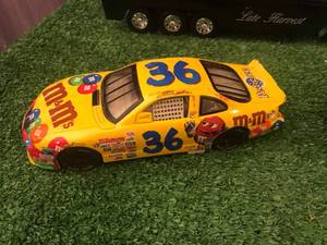 lot 32 image: Toy Vehicles
