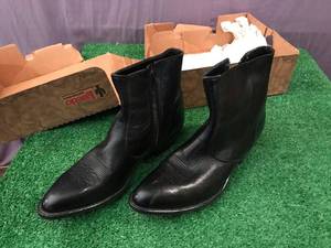 lot 43 image: Size 13 Black Side Zip Boots