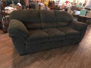 lot 51 image: Sofa