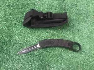 lot 152 image: OTF Dual Action Auto Karambit Talon Carbon Fiber Knife