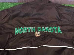 lot 78 image: UND Fighting Sioux Size L Jacket