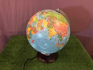 lot 83 image: Light Up Globe