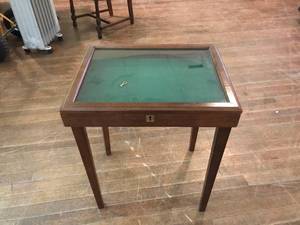 lot 99 image: Small Table with Hinged Glass Top, Lock & Key