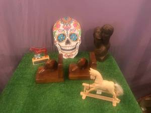 lot 104 image: Home Decor