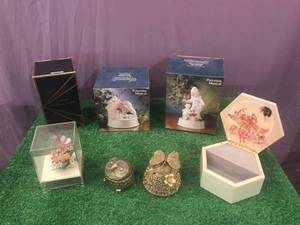 lot 128 image: Music Boxes