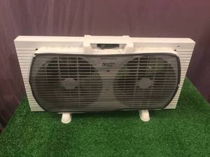 lot 131 image: Window Fan