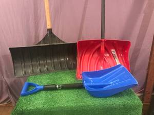 lot 133 image: Snow Shovels