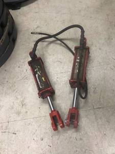 lot 137 image: Hydraulic Cylinders