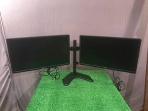 lot 194 image: 2 Dell 24 Computer Monitors