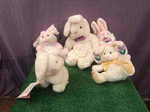 lot 198 image: Bunnies