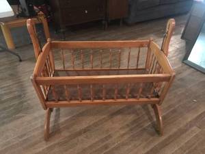 lot 199 image: Crib