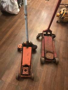 lot 200 image: 2 Large Floor Jacks