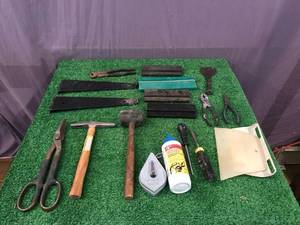 lot 211 image: Flooring Tools