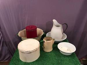 lot 225 image: Vintage Items