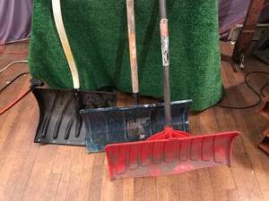 lot 241 image: Snow Shovels