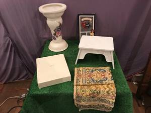 lot 243 image: Home Decor