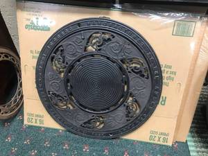 lot 250 image: Antique Round Floor Grate