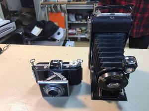 lot 272 image: Vintage Cameras