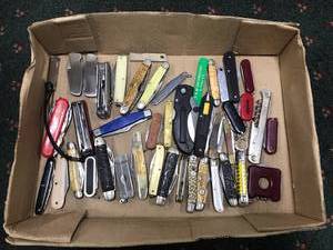 lot 281 image: Box of Knives