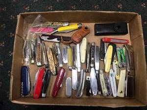 lot 282 image: Box of Knives