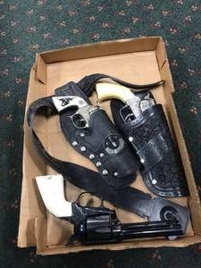 lot 292 image: Toy Pistols & Holsters