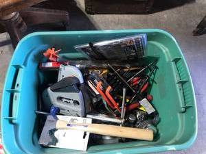 lot 326 image: Tote Full of Store Return Tools