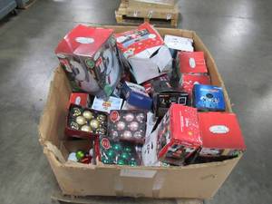 lot 218 image: WHOLESALE MIXED PALLET OF MISCELLANEOUS CHRISTMAS DECORATIONS & LIGHTS