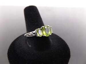.925 Sterling Silver Oval Cut Peridot Ring Size 9.25
