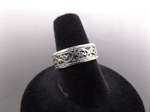 .925 Sterling Silver Scrolled Design Band Ring Size 7.5