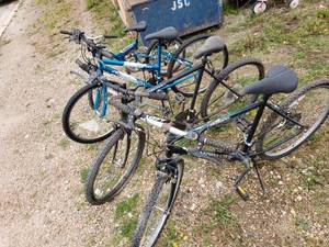 4 Mountain Bikes