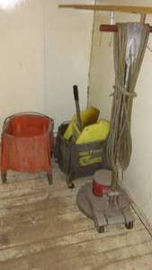 2 mop buckets & 2 floor polishers