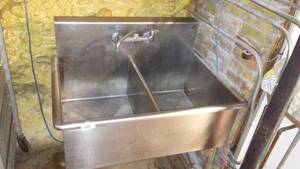 commercial 2 sink free standing.