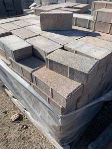 lot 18 image: 4 X 8 Holland PaversApprox300 Pieces