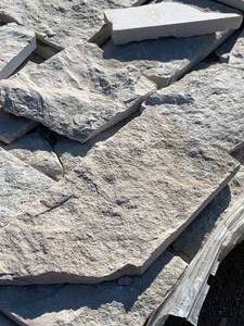 lot 22 image: Fon Du Lac Dimensional Natural Stone 10pieces (50 To 60 Square Feet)