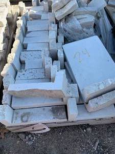 lot 24 image: Fon Du Lac Dimensional Natural StoneCornersApprox12 LF