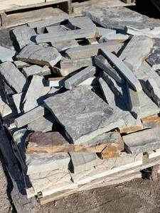 lot 28 image: Black Horse Manor Natural Stone Thin VeneerApprox50-60 SQFT