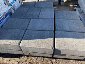 lot 50 image: Charcoal Blend Ledge Stone Retaining WallApprox25 SQFT