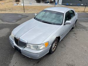2000 Lincoln Town Car Signature