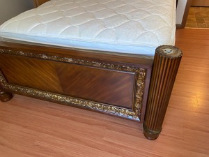 Queen Size Canopy Bed